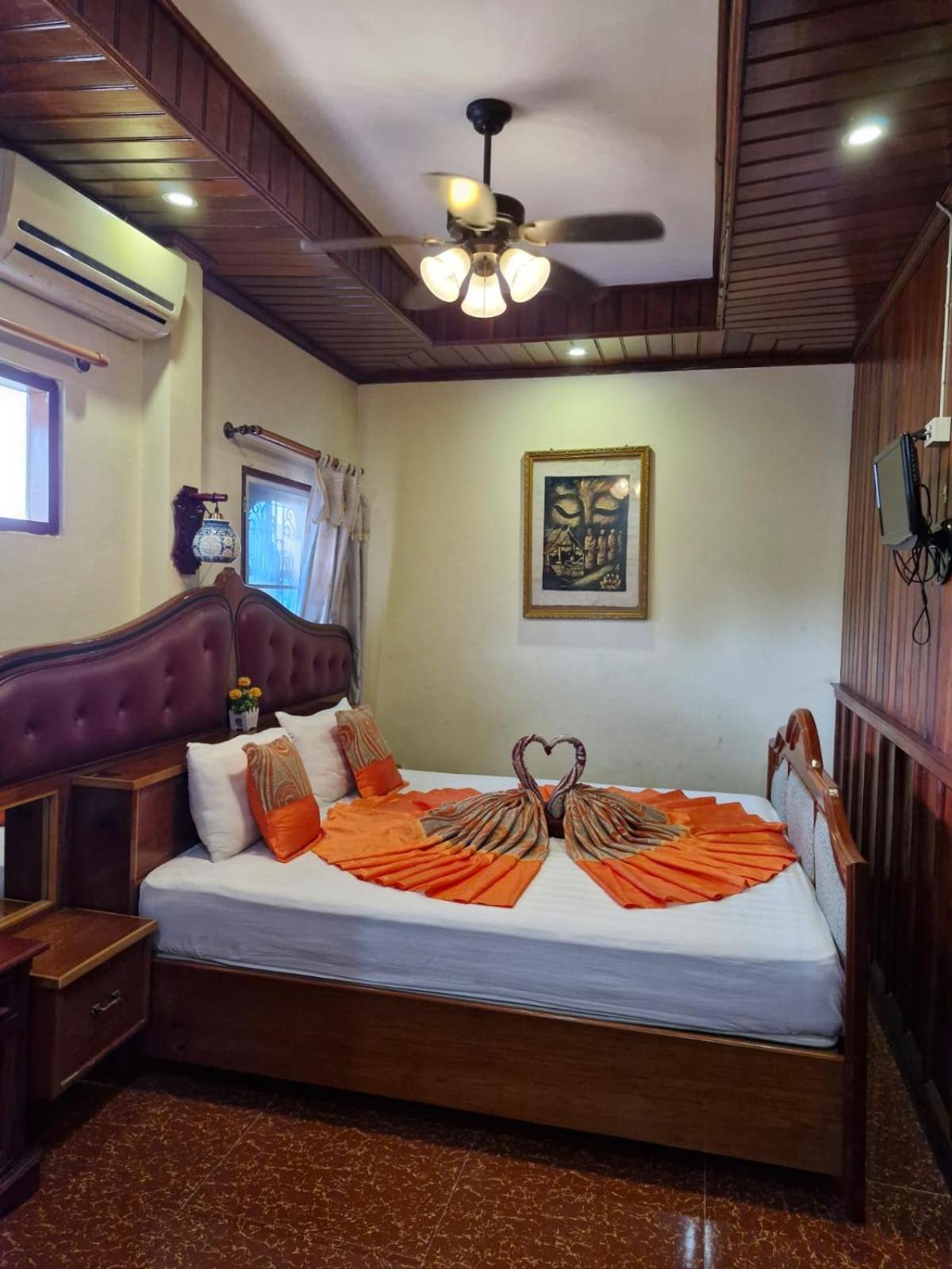 فندق Sakura Wood House لوانغ برابانغ المظهر الخارجي الصورة