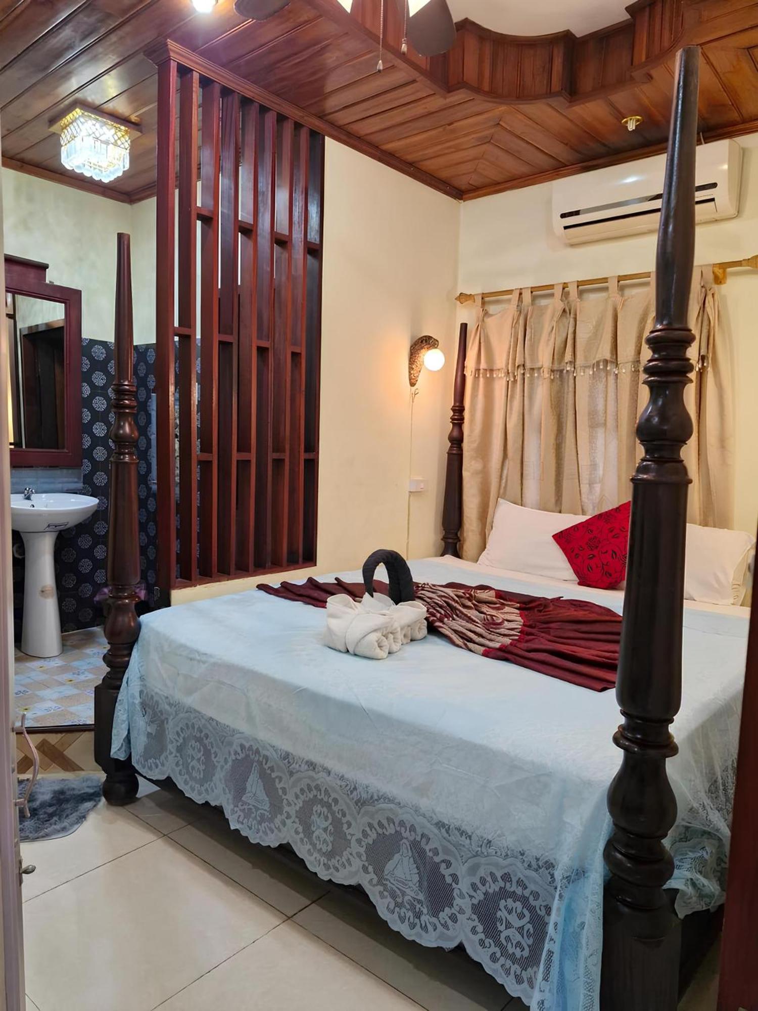 فندق Sakura Wood House لوانغ برابانغ المظهر الخارجي الصورة