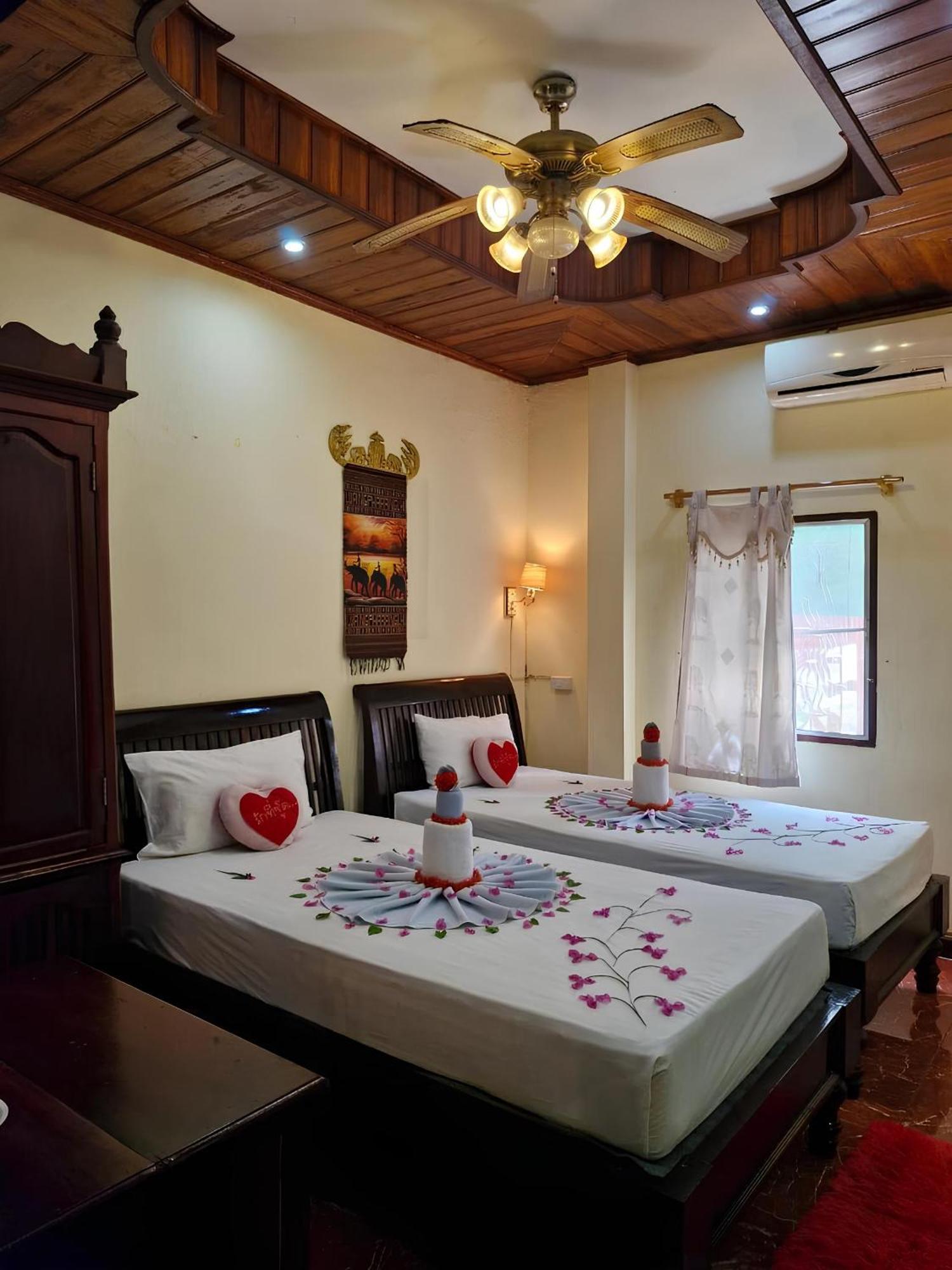 فندق Sakura Wood House لوانغ برابانغ المظهر الخارجي الصورة
