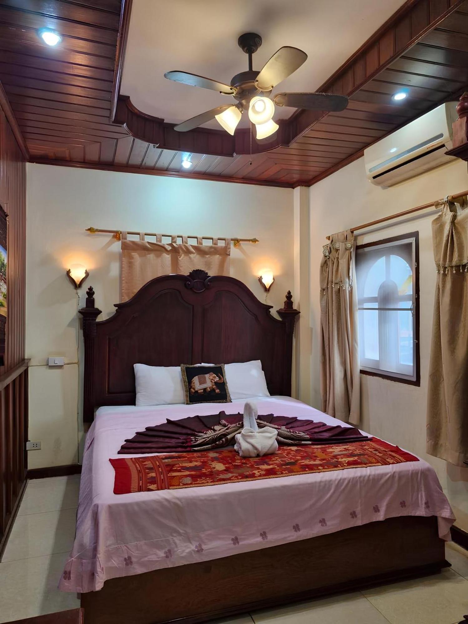 فندق Sakura Wood House لوانغ برابانغ المظهر الخارجي الصورة
