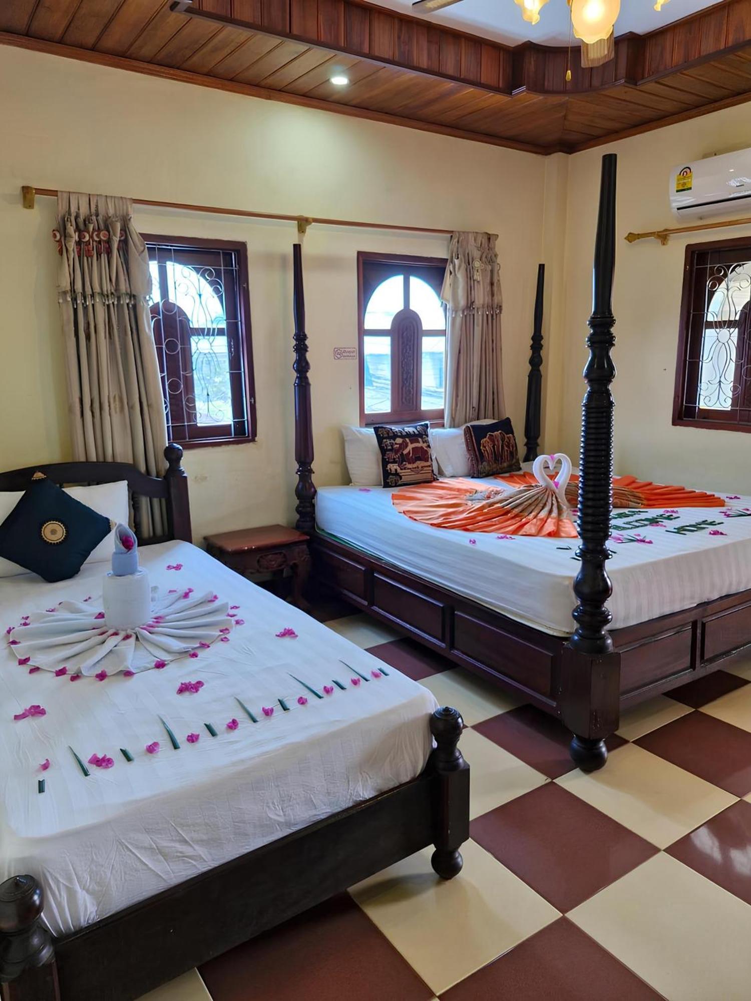 فندق Sakura Wood House لوانغ برابانغ المظهر الخارجي الصورة